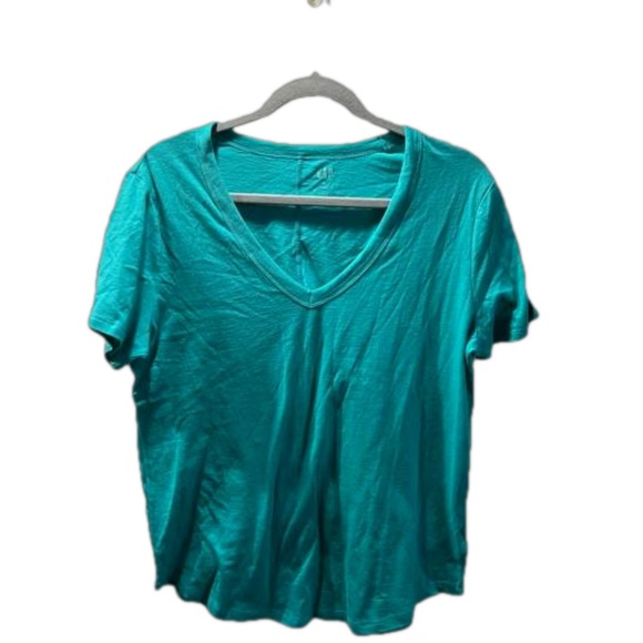 GAP Tops - NWT GAP|Forever Soft V-neck Tee|Size Medium